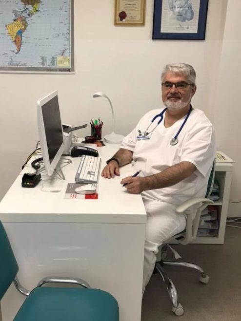 MUDr. Ladislav Virág vo svojej ambulancii